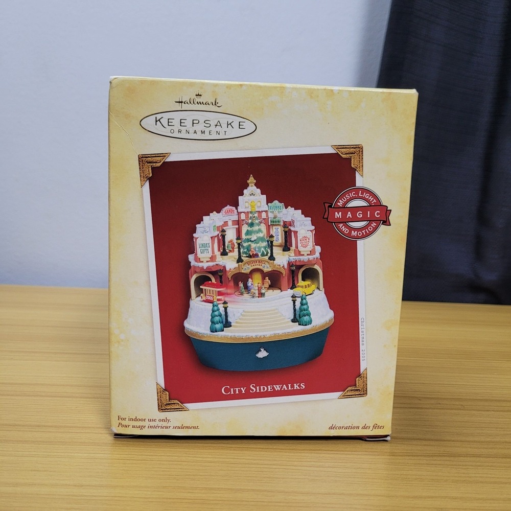 Hallmark Keepsake Ornament City Sidewalks Magic Ornament 2005